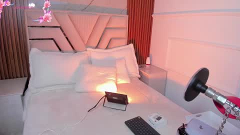 Snapshot of lolaangellx chatting on 01.27.25 Lola Angel online show from 01.27.25