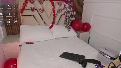 Snapshot of lolaangellx chatting on 02.14.25 Lola Angel online show from 02.14.25