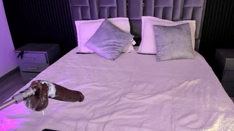 Snapshot of lolaangellx chatting on 11.30.25 Lola Angel online show from 11.30.25