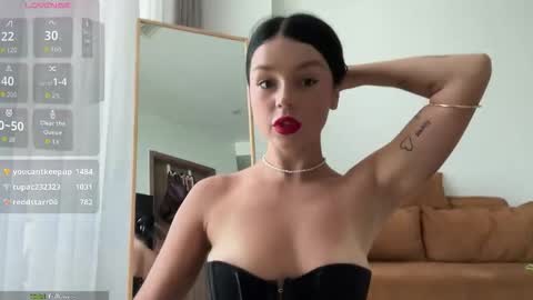 Snapshot of lolaap0pp chatting on 09.24.25 Lola online show from 09.24.25