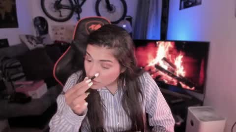 lolaasmith_21 online show from 04.10.26