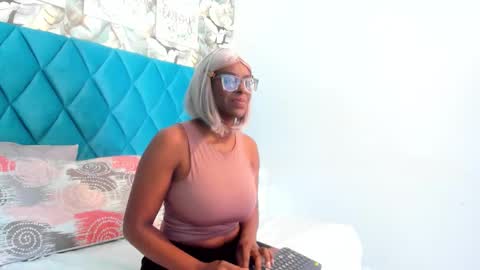 lola online show from 09.21.25