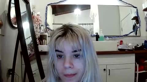 Lola Lixx online show from 04.08.26