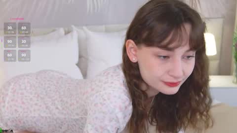 Snapshot of lolaprise chatting on 09.16.25 Lola online show from 09.16.25