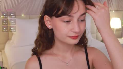 Snapshot of lolaprise chatting on 09.20.25 Lola online show from 09.20.25