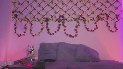  Lola  online show from 11.29.25