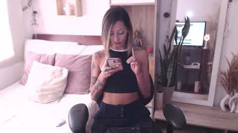 Snapshot of lolis_sweet_submisive chatting on 01.24.25 Dear tippers follow me on my new cb account lennarogers online show from 01.24.25