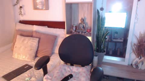 Snapshot of lolis_sweet_submisive chatting on 02.09.25 Dear tippers follow me on my new cb account lennarogers online show from 02.09.25