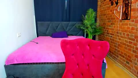 Snapshot of lolla_awesome chatting on 12.14.25 Lolla online show from 12.14.25