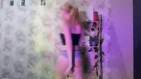 LollaLaKiss online show from 09.26.25