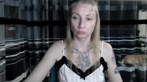 Snapshot of lollifox_1 chatting on 11.10.25 Lisa online show from 11.10.25