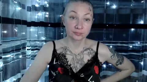 Snapshot of lollifox_1 chatting on 12.01.25 Lisa online show from 12.01.25