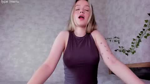 Snapshot of lollipops6666 chatting on 11.11.25 Mia online show from 11.11.25