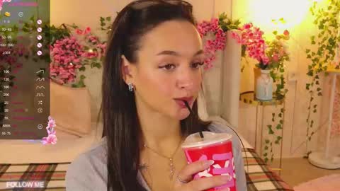 Snapshot of lolly_neal chatting on 10.14.25 Lolly online show from 10.14.25