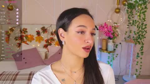 Snapshot of lolly_neal chatting on 11.08.25 Lolly online show from 11.08.25