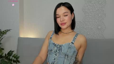 Snapshot of lolly_turner chatting on 11.10.25 lolly_turner online show from 11.10.25