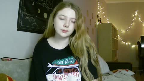 Snapshot of lollylol11 chatting on 01.16.25 Lilly online show from 01.16.25