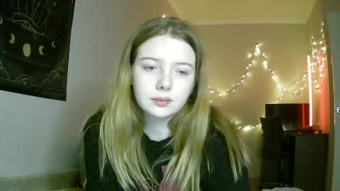 Snapshot of lollylol11 chatting on 01.23.25 Lilly online show from 01.23.25