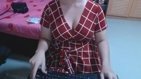 TOPwithEXTRABiG online show from 10.17.25