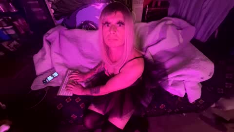 Snapshot of longbeachcd69 chatting on 01.10.25 longbeachcd69 online show from 01.10.25