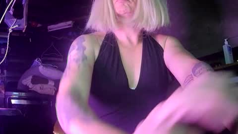 Snapshot of longbeachcd69 chatting on 11.30.25 longbeachcd69 online show from 11.30.25