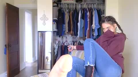 Cutenurse91 online show from 04.30.26
