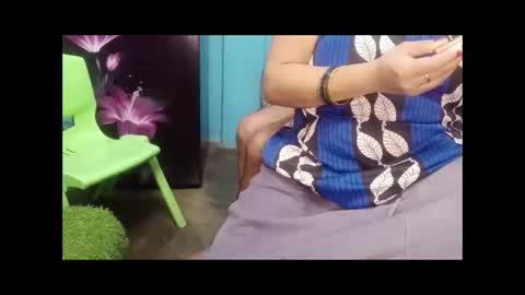 Snapshot of longsexji chatting on 11.01.25 Shy Housewife online show from 11.01.25