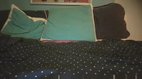 Snapshot of longwet1 chatting on 02.14.25 longwet1 online show from 02.14.25