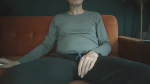 Snapshot of longwet1 chatting on 12.01.25 longwet1 online show from 12.01.25