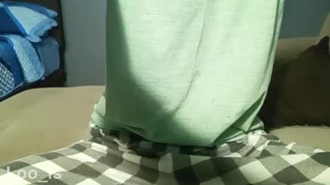 Snapshot of loo_is chatting on 02.04.25 loo_is online show from 02.04.25