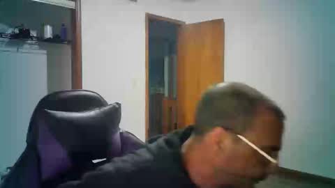 loquitis6969952430 online show from 11.17.25