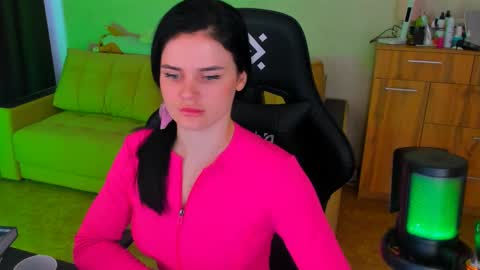 Lora Cain online show from 03.09.25