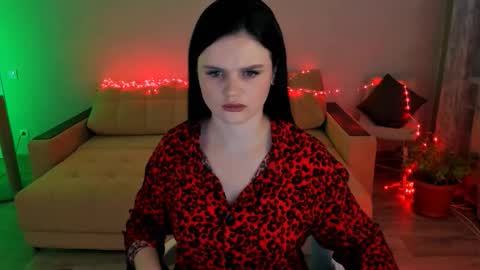 Lora Cain online show from 12.20.25