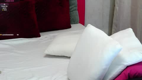 loradelniro1 online show from 03.25.26