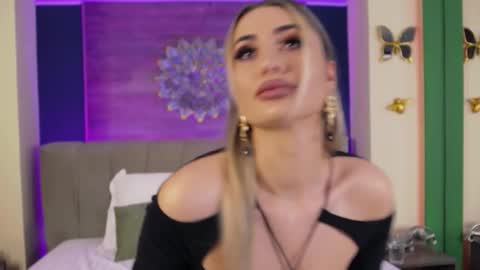 Lora online show from 11.30.25