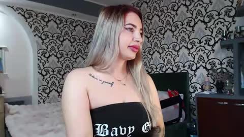 Queen LoraSinClare online show from 05.08.26