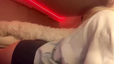 Snapshot of loraxrose01 chatting on 11.20.25 Lora online show from 11.20.25