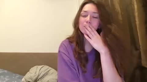 Snapshot of lorelea_cute chatting on 10.11.25 Lorelea cute online show from 10.11.25