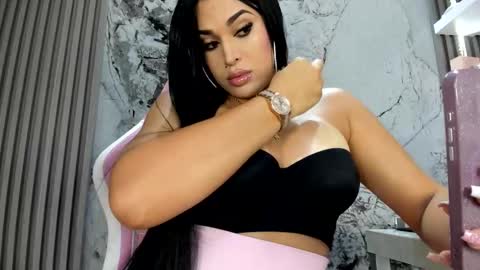 Doll Queen online show from 11.15.25