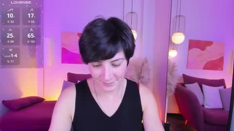 Snapshot of loren_daze chatting on 10.24.25 Loren online show from 10.24.25