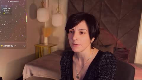 Snapshot of loren_daze chatting on 12.20.25 Loren online show from 12.20.25