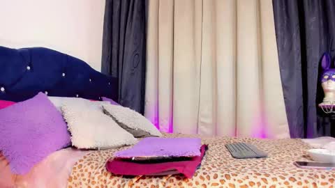 lesly lorena online show from 10.03.25