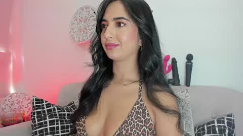 L O R E N online show from 01.15.25