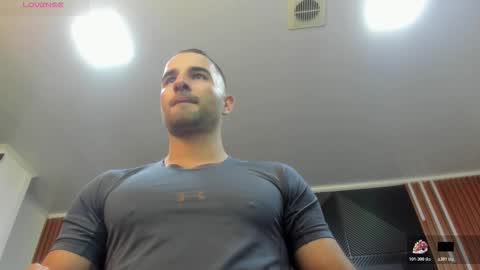 Snapshot of lorenzo_walker_ chatting on 10.31.25 L O R E N Z O Thumbs Up help online show from 10.31.25