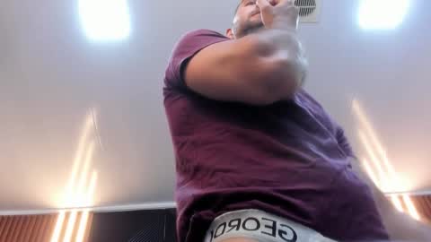 Snapshot of lorenzo_walker_ chatting on 11.28.25 L O R E N Z O Thumbs Up help online show from 11.28.25