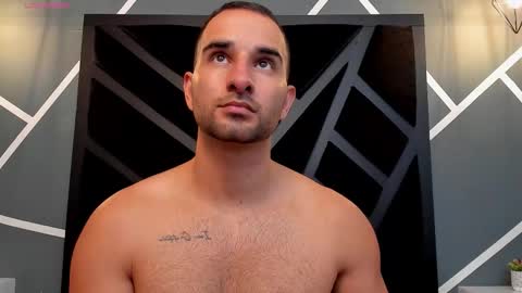 Snapshot of lorenzo_walker_ chatting on 12.15.25 L O R E N Z O Thumbs Up help online show from 12.15.25