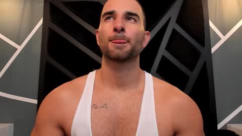 Snapshot of lorenzo_walker_ chatting on 12.16.25 L O R E N Z O Thumbs Up help online show from 12.16.25