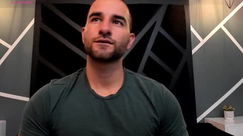 Snapshot of lorenzo_walker_ chatting on 12.19.25 L O R E N Z O Thumbs Up help online show from 12.19.25