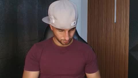 Snapshot of lorenzo_walker_ chatting on 01.08.26 L O R E N Z O Thumbs Up help online show from 01.08.26