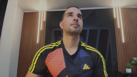 Snapshot of lorenzo_walker_ chatting on 01.12.26 L O R E N Z O Thumbs Up help online show from 01.12.26